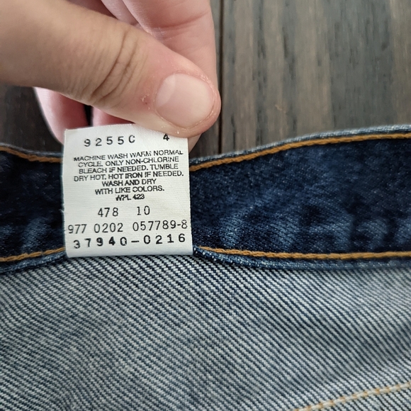 Blue Dark Wash Levi Short - Picture 11 of 12